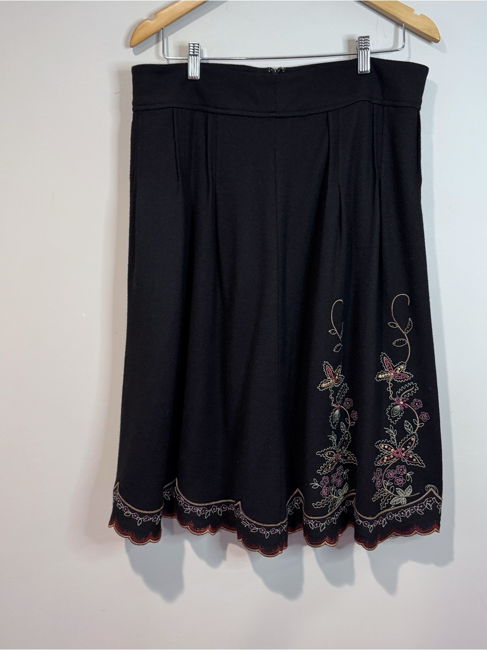J. Jill Black 100% Wool Embroidered Sequin Midi Skirt A Line Scallop Hem Size 10